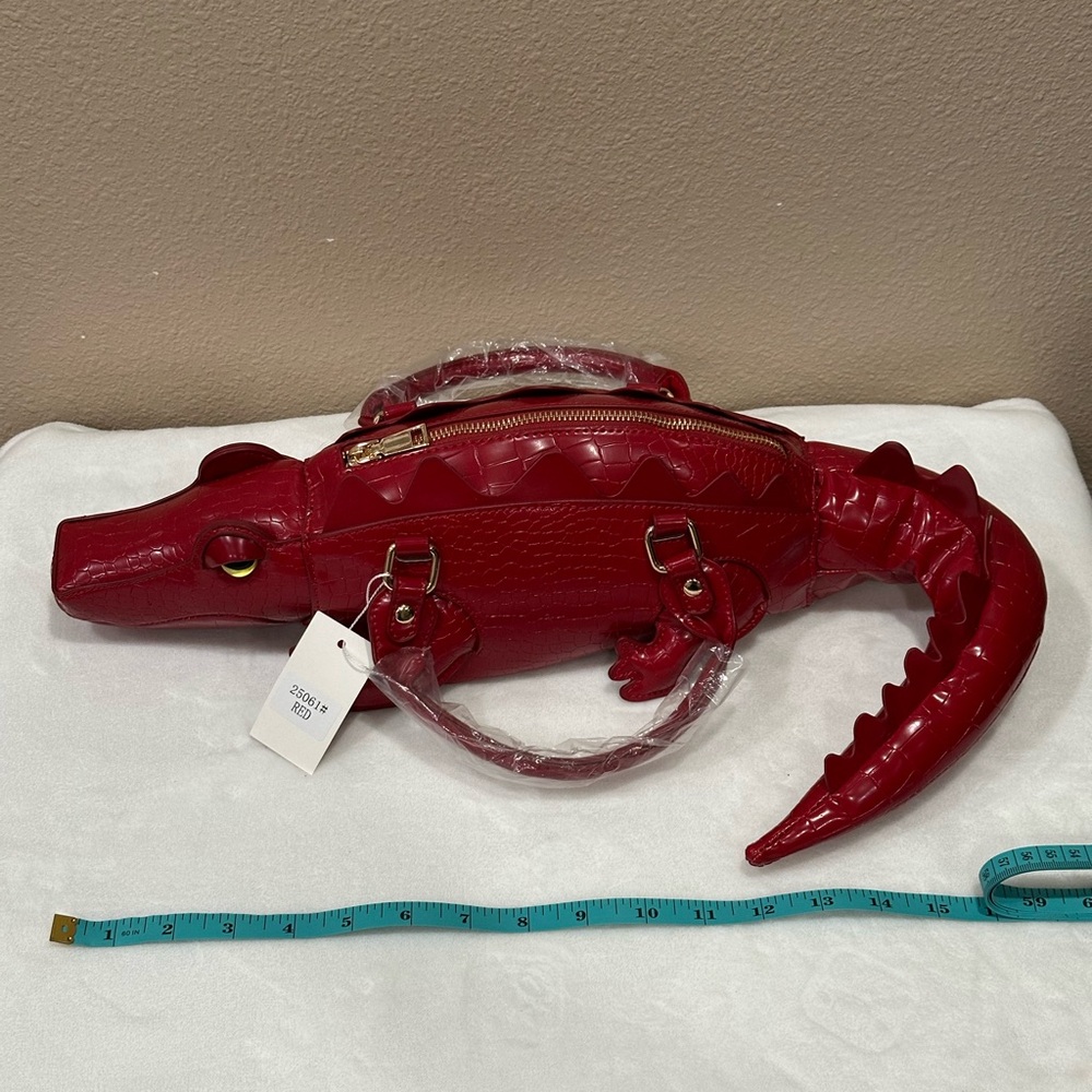 Red Alligator-Shaped Handbag - Picture 5 of 6
